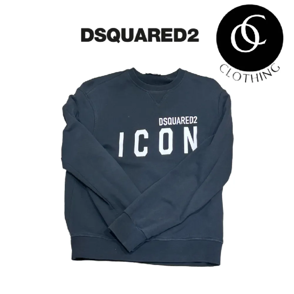 Säljer en riktigt snygg Dsquared2 tröja. Skicket är 8/10 och modellen på bilden är 168cm.. Tröjor & Koftor.