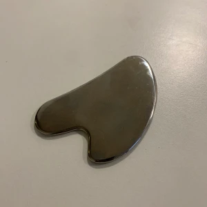 Gua Sha i rostfritt stål  - Använd 2-3 gånger, har desinfekterats, säljer för används inte längre!💕