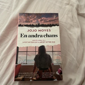 Bok: En andra chans  - Den sista boken av serien ” det slutar med oss” av jojo moyes.   (Säljs för 79kr)  (Köp alla tre böcker för 150kr)