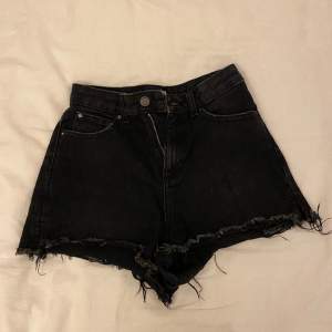 Svarta jeansshorts 