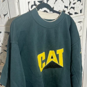 Gat sweatshirt  - Grön sweatshirt från GAT!  Med en inbyggd vit kant som ger effekten av en vid tshirt!💓