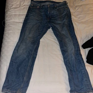 Weekday Jeans  - •Relaxed Fit •Använd många gånger (skick 7/10) •Storlek W30 L30 (passar mig som 183cm) 
