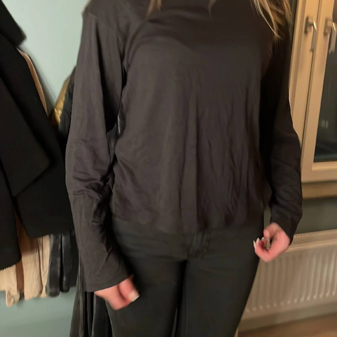 Tunn långärmad svart tröja  - 90