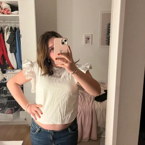 Zara topp💕💕 - Så gullig topp från zara!! Var använd några gånger så jätte fint skick