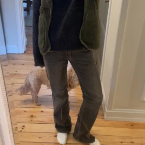 Jeans - Säljer dessa skit snygga jeans med as nice fickor. Använda typ tre gånger så väldigt bra skick!😍