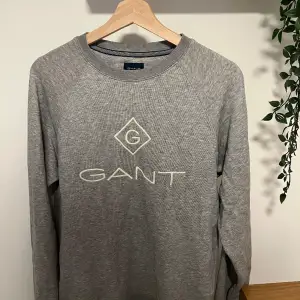 Snygg grå Gant sweather som är defekt fri. Säljer då den verkligen inte passar längre och den är lite väl grisch😯😯‼️ Strlk S 