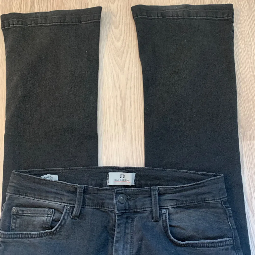 Lågmidjade bootcut jeans från ltb!😍skriv om frågor eller fler bilder💞. Jeans & Byxor.