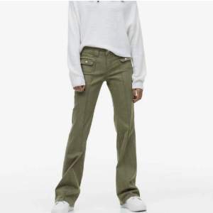 Gröna H&M jeans. Köpte av en tjej på plick, storlek 34💖 säljer då jag inte riktigt använder de☺️