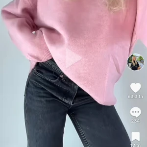 Stickad tröja🩷 - Säljer min rosa stickade tröja💕 är i fint skick