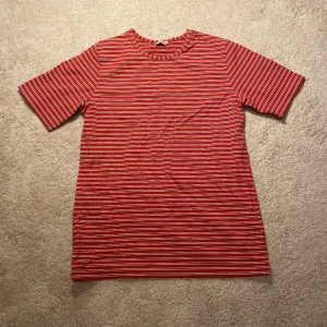 80-tals T-Shirt - Säljer denna t-shirt från Taifun Tricot. Aldrig använd och har inga defekter. Skriv privat för fler frågor/ bilder ❤️.