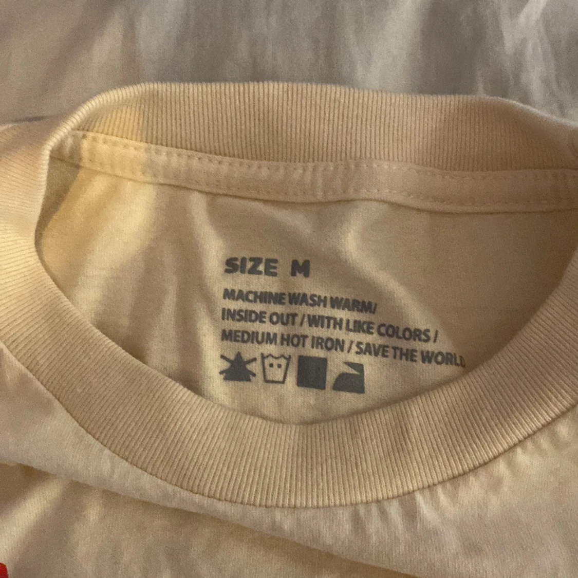 En snygg tröja som är bra för streetwear och kanske andra stiler. - 91