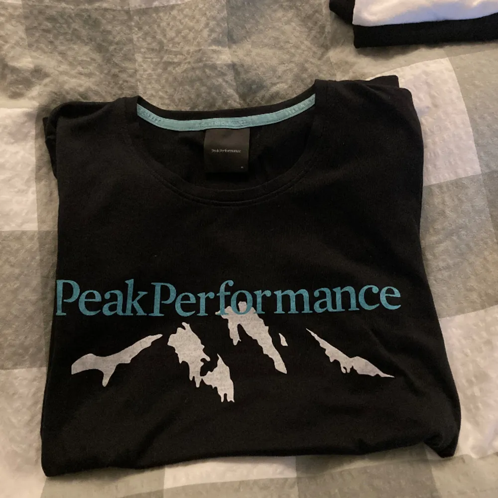 Peak performance t shirt strl xs. T-shirts.