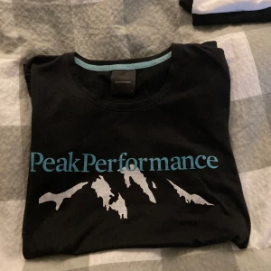 Peak performance  - Peak performance t shirt strl xs