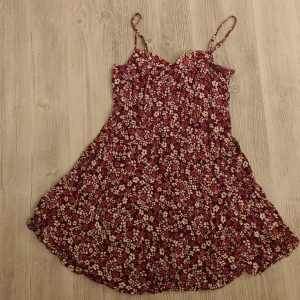 Lilla blommig klänning  - Lilla blommig klänning 