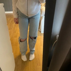 Jeans - Hej! Säljer dessa jeansen från Gina, stl 32💞