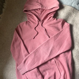 Hoodie rosa HM - Rosa hoodie ifrån HM 