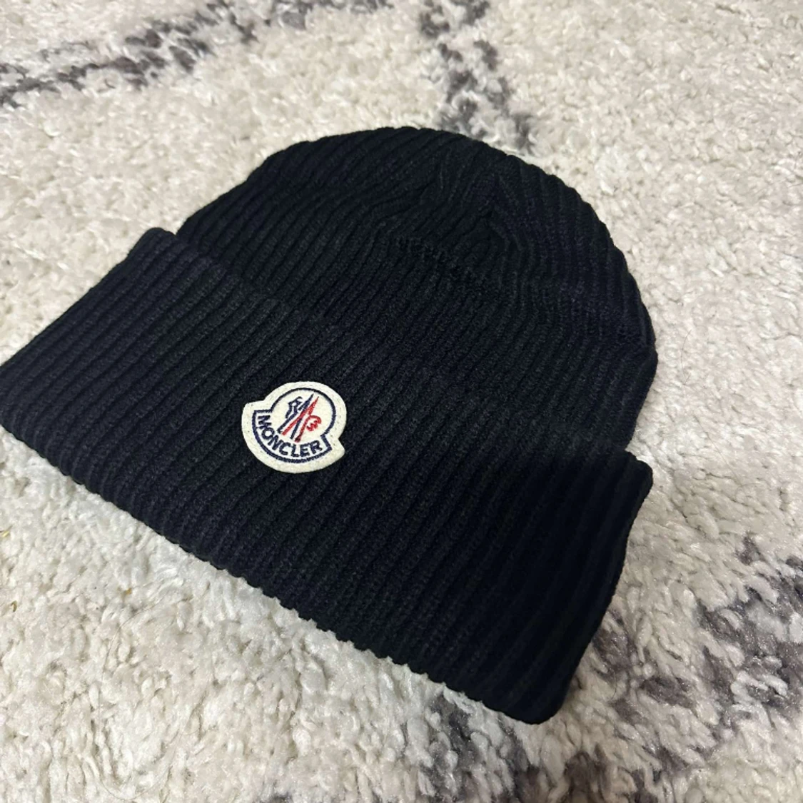 Svart Moncler mössa