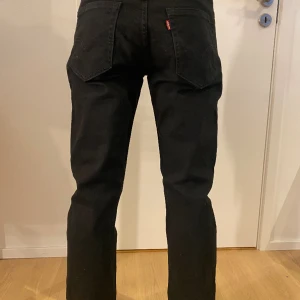Levis jeans - 502:or w29 L32, använd fåtal gången! Som nya. Modellen är 177cm lång