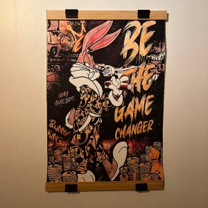 Poster med Snurre sprätt motiv - Just nu säljer vi poster med Snurre sprätt motiv Gjord av canvas tyg 40X60cm Säljs inte med bra men vill ni ha det så kostar det 79kr extra👍