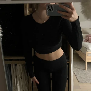 Croptop  - Säljer denna fina topp! Använd fåtal gånger!💕
