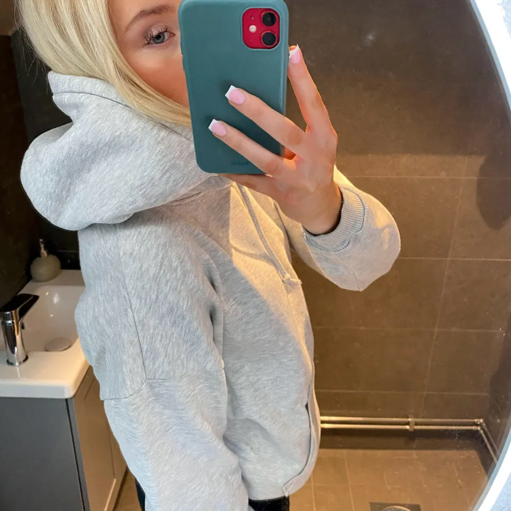 Grå hoodie från BikBok❤️. Hoodies.