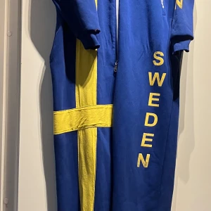 One Pice ”Sweden” från OnePice - Storlek S Använd men gott skicl