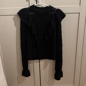 Tröja  - Jag säljer en superfin stickad tröja från Hm. Nypris 350 kr❤️❤️