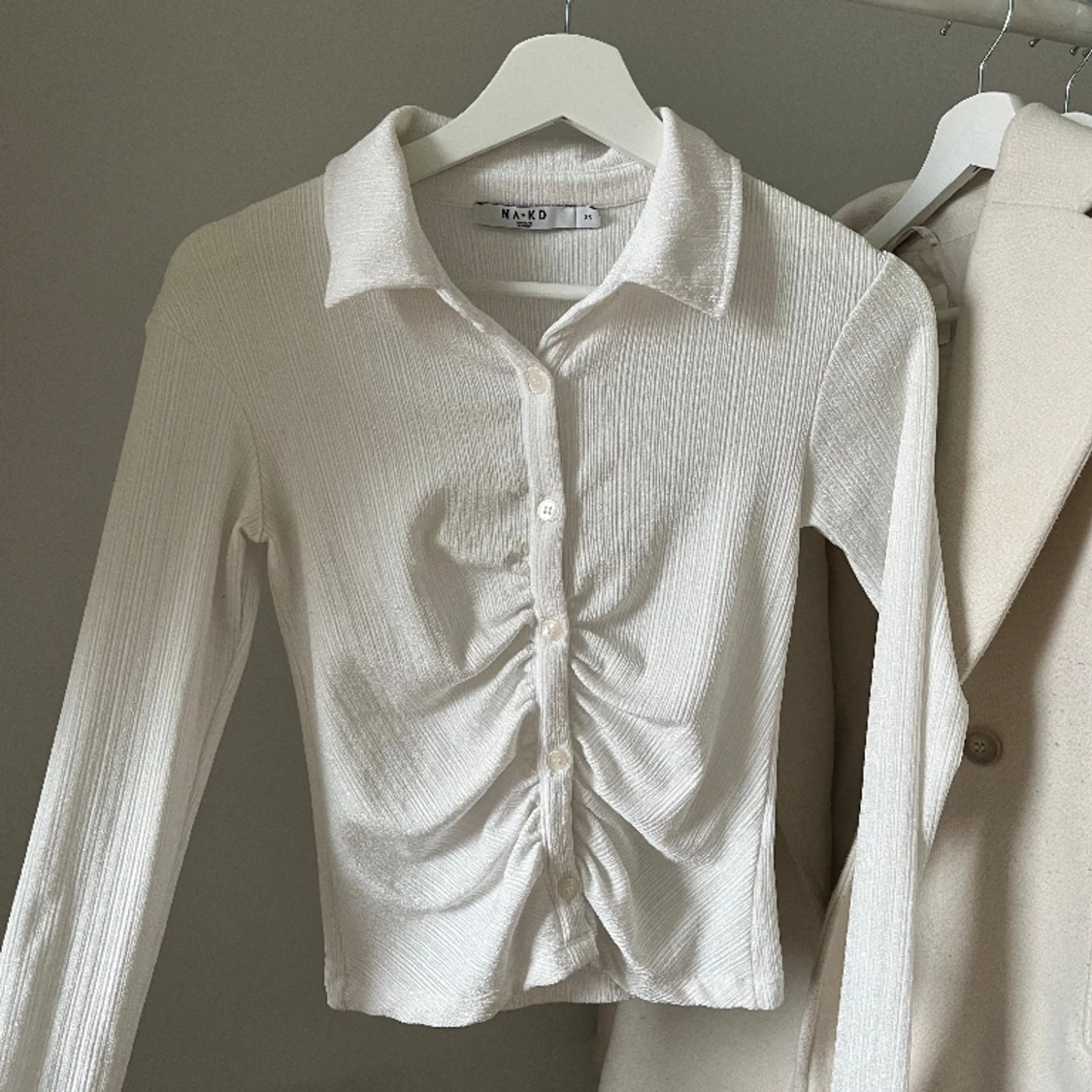 Vit tröja från NA-KD  - 90