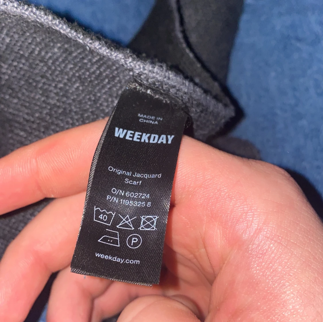 Weekday halsduk  - 91