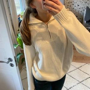 Kofta zara - Säljer denna tröja som passar perfekt till sena sommarkvällar. Knappt använd ❤️