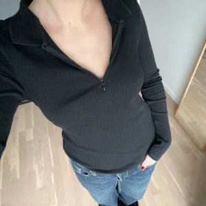 Tröja - Fin ströva med dragkedja från zara!🩷