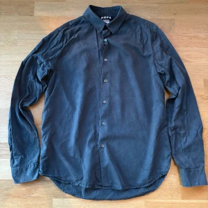Skjorta Hope - Otroligt snygg samt skön skjorta från hope, plagget är väl använt men har mycket kvar att ge