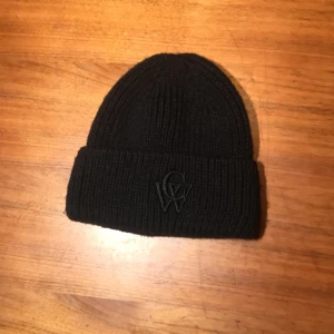 Carin Wester Mössa - Carin Wester Mössa som jag säljer för jag inte använder den längre.  Skriv privat för frågor.