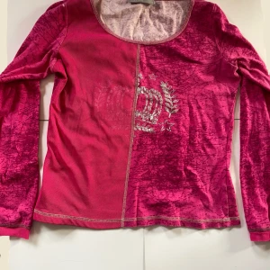 Unik rosa tröja  - Säljer den här jätte fina tröjan från kappahl som jag köpte för längesedan secondhand. Ganska unik design, skulle tro att det är storlek s-m. 💕💕