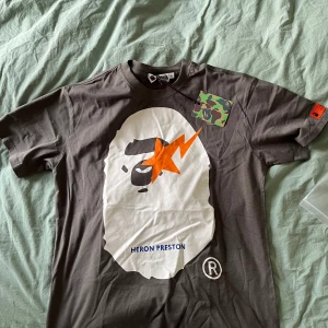 Bape tshirt - Säljer denna as najs och nya bape T-shirten. Den är storlek xl men hade passat L och M