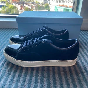 Lanvin - säljer ett par nya Lanvins använda max 2 gånger i skicka 10/10!  Dustbag, box, extra snören följer med.