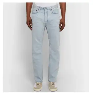 Sprillans nya jeans från Acne Studios i modellen Land, färgen light blue. Storlek 32/30. Helt nya och oanvända. Riktigt snygga! Nypris 3700 kr.