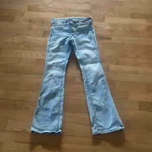 ljusblå lågmidjade jeans - helt nya jeans