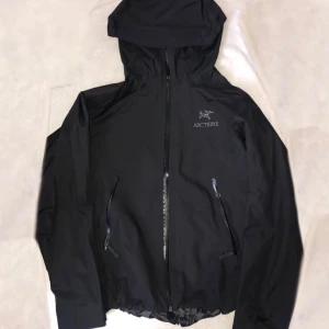 Arcteryx jacka  - Helt ny Arcteryx jacka. Perfekt för sommaren  