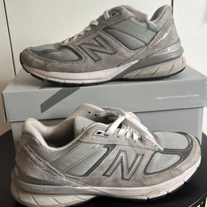 New balance 990 v5 - New balance 990 v5. Bra skick. Fråga om ni undrar något. Nypris ca 2500 Box finns.