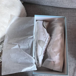 PHILIPPE MODEL - Skor i bra skicka köpta för en månad sen ungefär för små nästan helt nya 