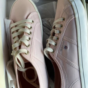 Gant skor - Säljer dessa i stl 39, använda en gång i nyskick, kan gå ner i pris vid snabb affär ❤️❤️ 