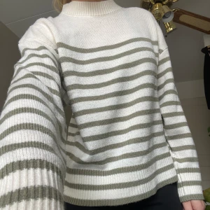 Randig tröja - Tröja från H&M storlek xs 💚