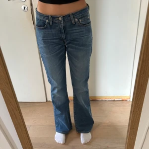 Blåa Davy’s jeans - Skit snygga blåa Davy’s jeans. Säljer då jag tycker de är lite stora för mig. Size 30 L30. Skulle kanske säga att det motsvarar storlek M.