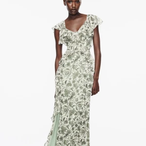 Klänning - Klänning från zara. Jättefin men lite för liten för mig. Helt oanvänd med lappen kvar! 