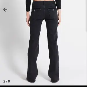 Säljer mina lågmidjade bootcut jeans från lager 157. Inga defekter på byxorna. Storlek xxs 