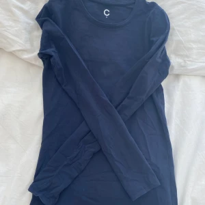 Blå långärmad  - Blå långärmad från cubus aldrig använd 