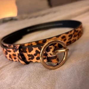 Skärp - Leopardmönstrat skärp. Helt nytt nästan