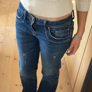 Jeans från ltb i modellen ”valerie” med revor💖 nyskick💖💖