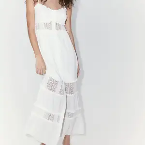Säljer denna otroligt fina klänning i strl XXS från hm! Den är helt ny, med prislapp kvar. Helt slutsåld på hemsidan och finns inte i butik. Hör av er vid frågor eller fler bilder 😊💞